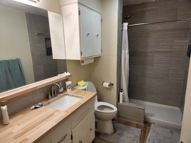 Building Photo - 1528 Larhonda Dr