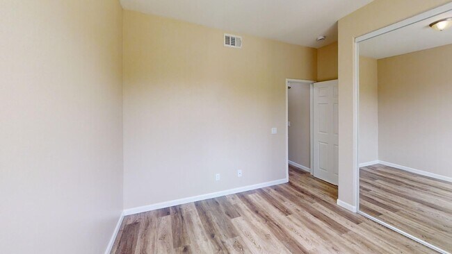Building Photo - Beautiful Newly Upgraded 4 bedroom 3 bathr...
