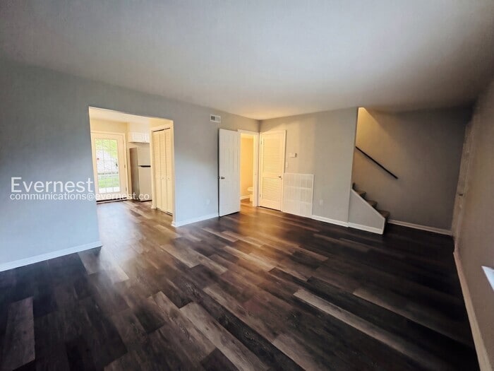 Building Photo - 701 Summit Ave