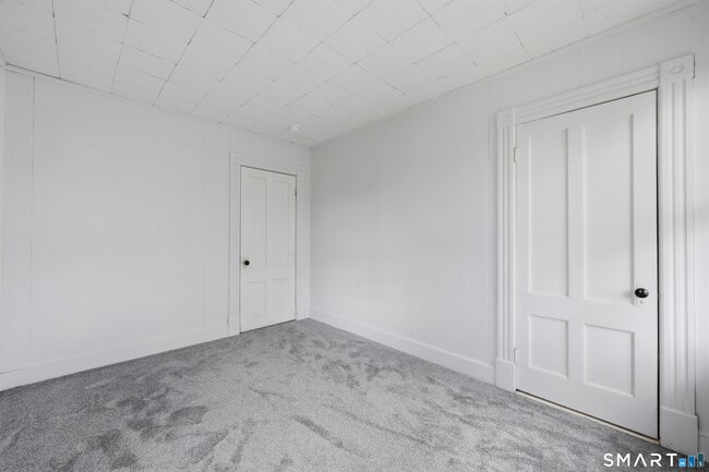 Building Photo - 45 Dunham St