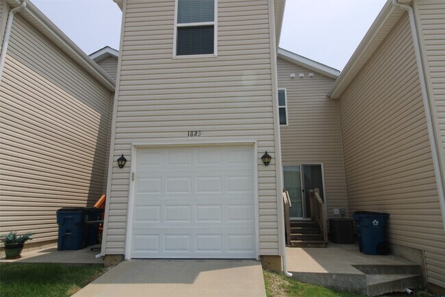 Building Photo - 1823 Basston Dr