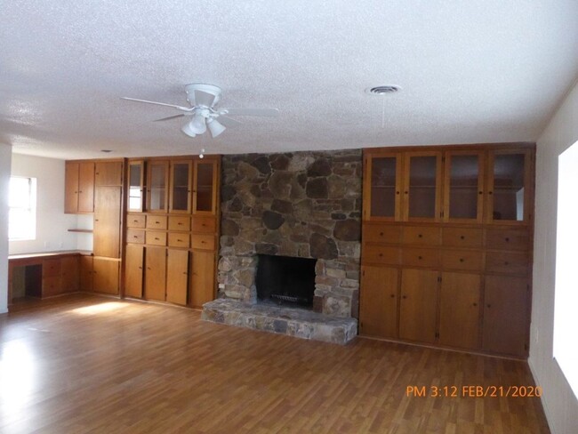 Building Photo - Fire Place with Built In Book Case