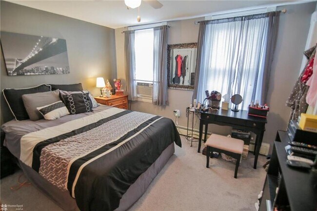 Building Photo - This adorable home is available for rent. This 2 bedroom property has bee renovated