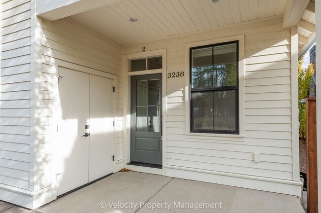 Building Photo - M712