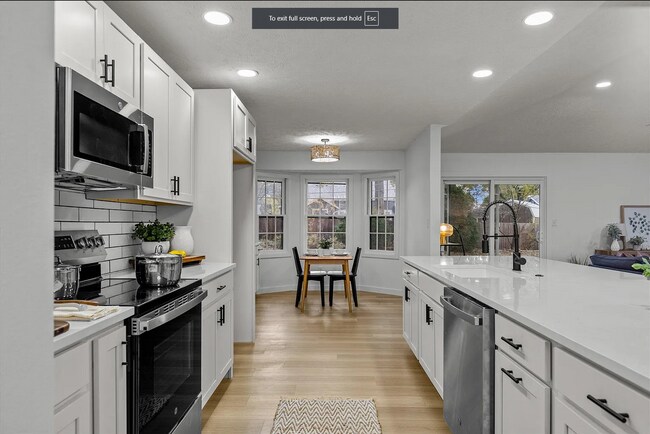 Building Photo - Welcome to your dream home! 4 bedroom 3 ba...