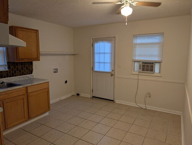 Building Photo - 2620 Lamborne Blvd