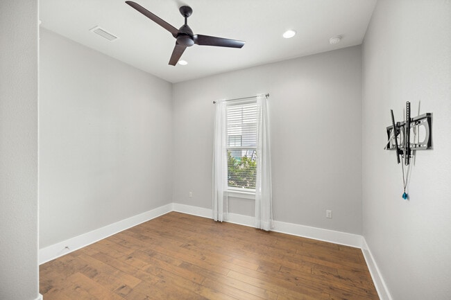 Building Photo - 56 Penelope St