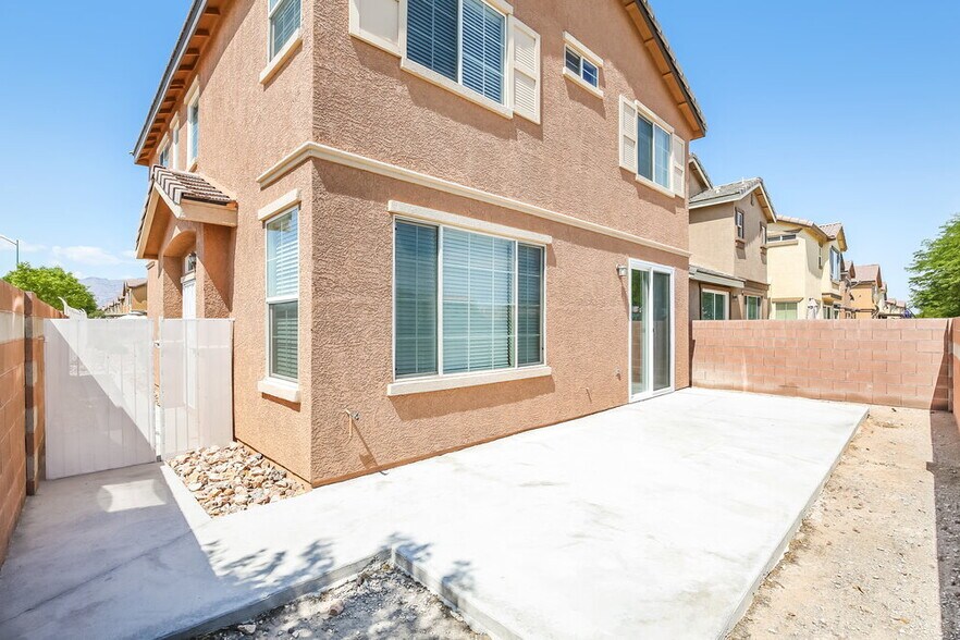 Building Photo - 4477 Oberlander Ave