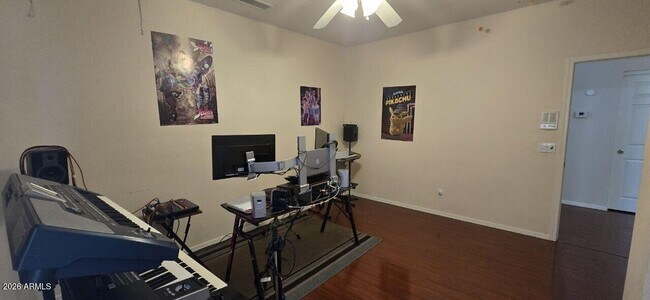 Building Photo - 6435 W Buckskin Trail