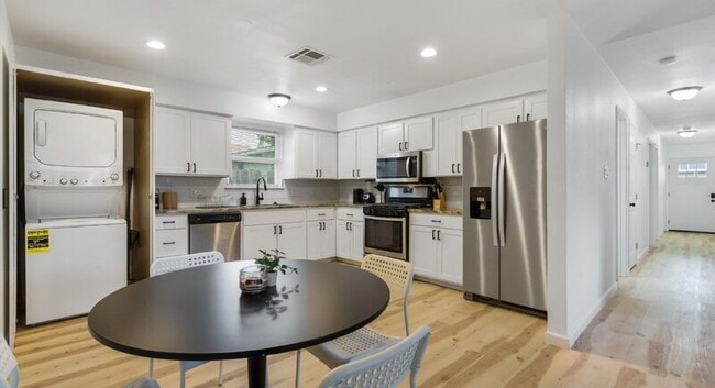 Building Photo - 1118 Ebert Ave