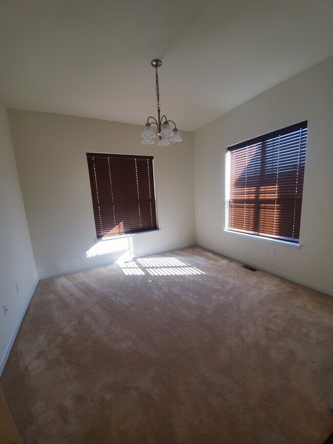 Building Photo - 6015 Medlar Pl