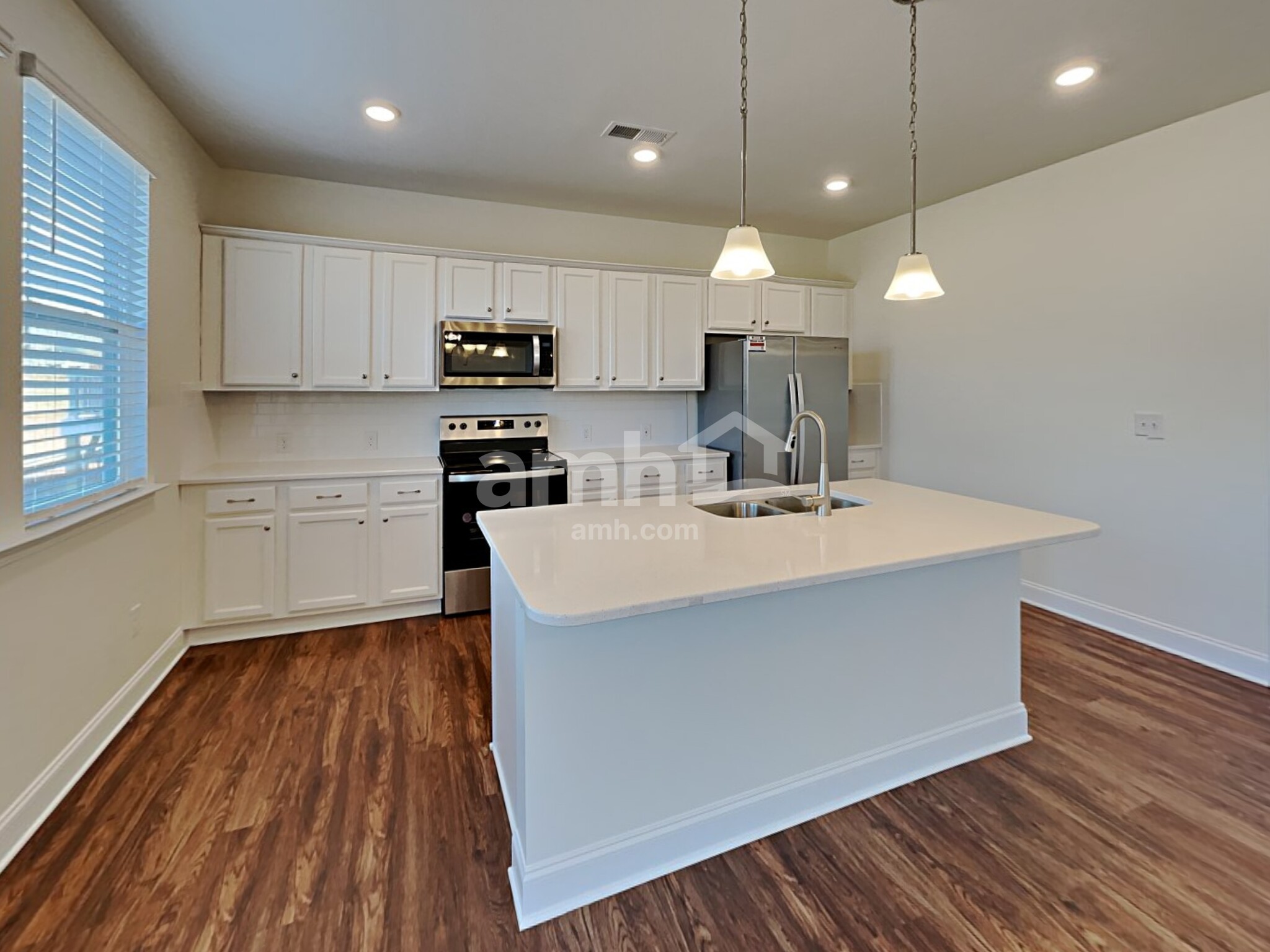 Building Photo - 156 Larragan Dr