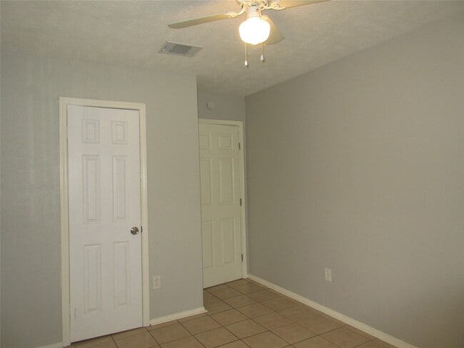 Building Photo - 6601 Nielan