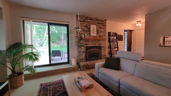 Building Photo - 1859 Yuma Ln N