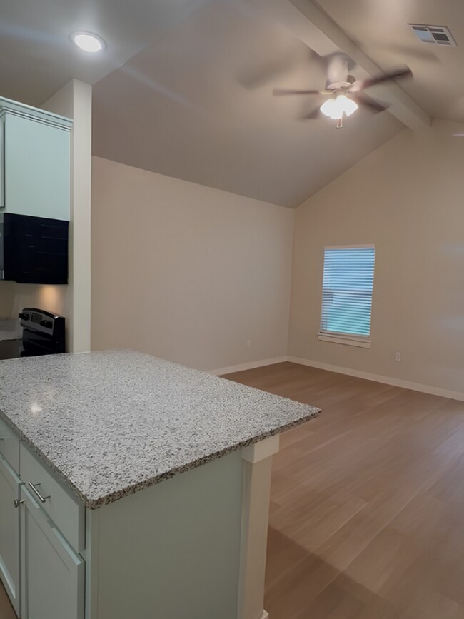 Building Photo - Beautiful, Pet-Friendly 2-Bedroom, 2-Bath Home in Perry!