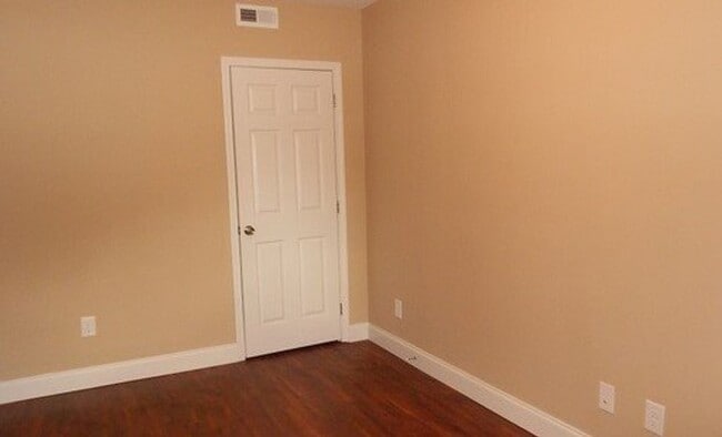 Building Photo - Two Bedroom/1 Bath Apt Johnson City TN