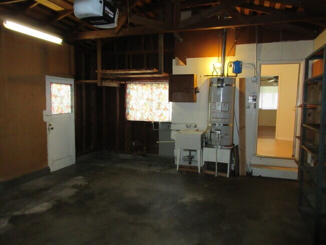 Building Photo - Comfortable  Foothill Farms Home near schools, parks, theatre, and Hwy 80.
