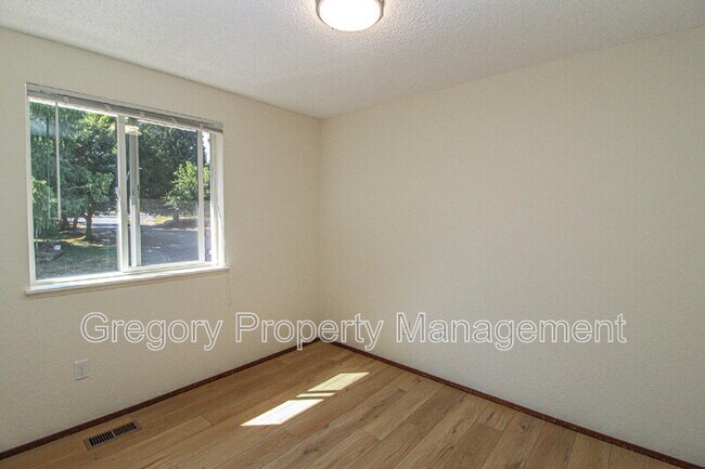 Building Photo - 16102 NE 107th Ct