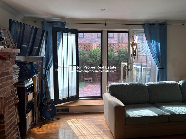Primary Photo - 331 Beacon St