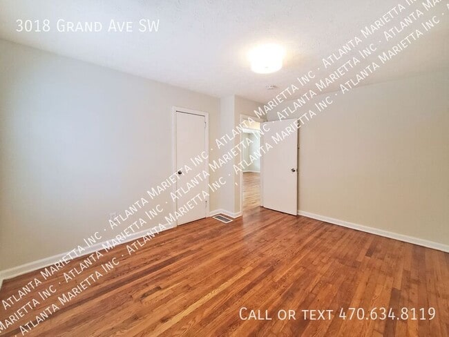 Building Photo - 3018 Grand Ave SW