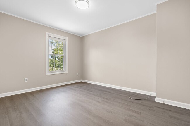 Building Photo - 8 Hayti Ln