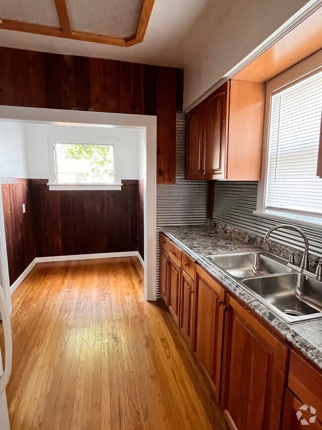 Building Photo - Wonderful 2 bedroom single family house!