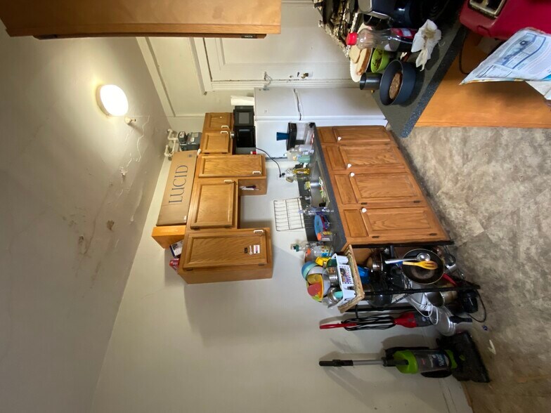 Building Photo - 223 Park Dr
