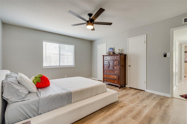 Building Photo - 3321 Pinion Dr