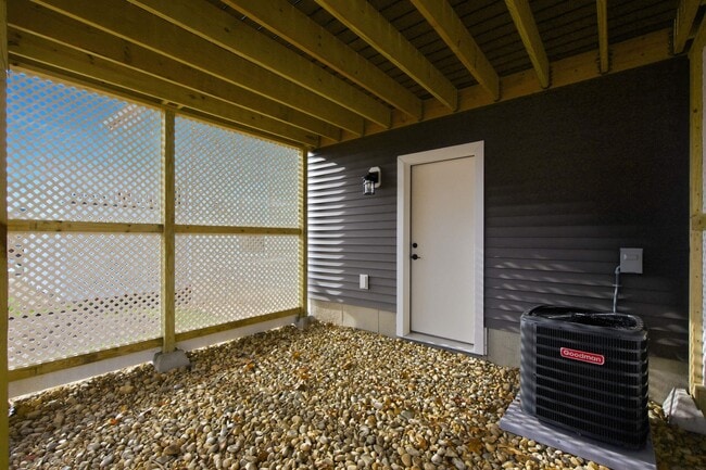 Building Photo - 7 Elise Ave