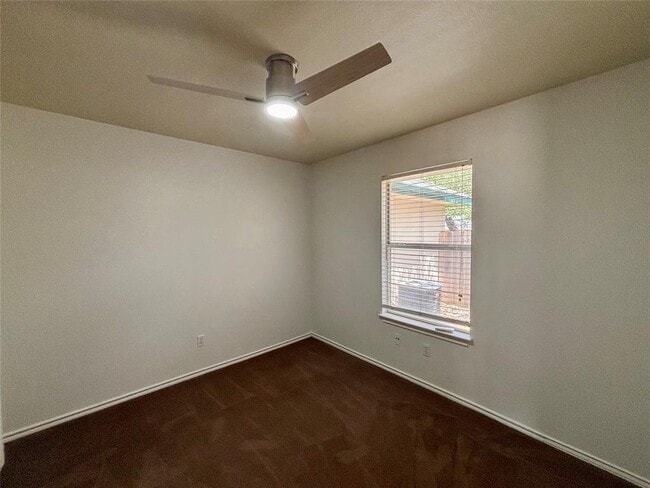 Building Photo - 808 Lone Star Dr