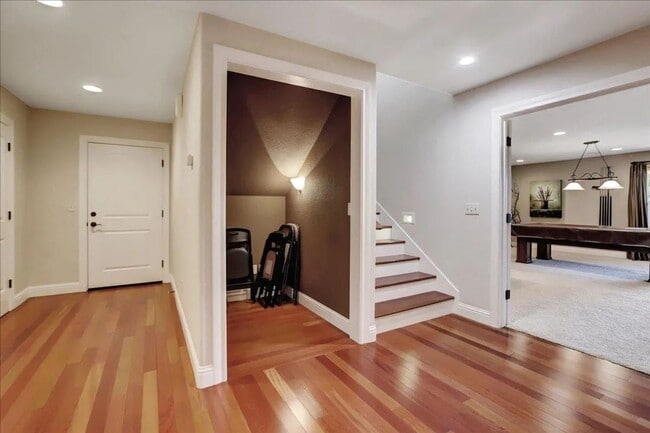 Building Photo - Lake View, 5 bedroom, 3 bath home in gated...