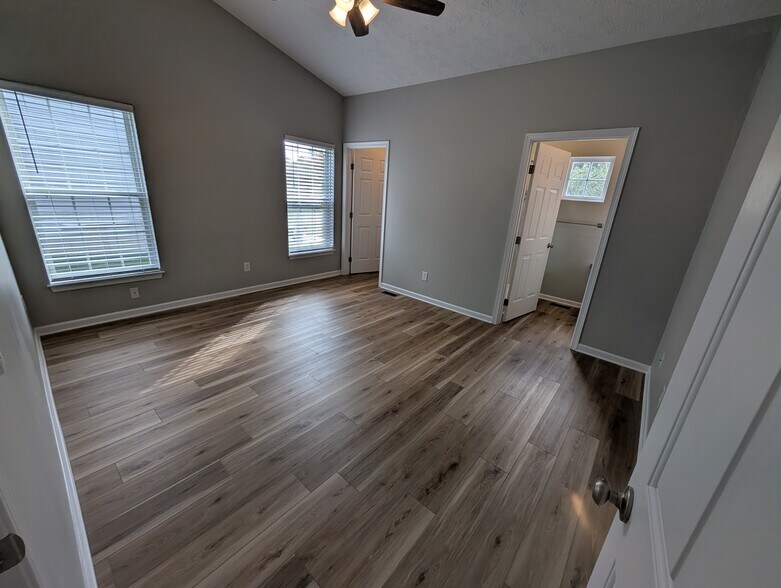 Building Photo - 7656 Meadow Brooke Way