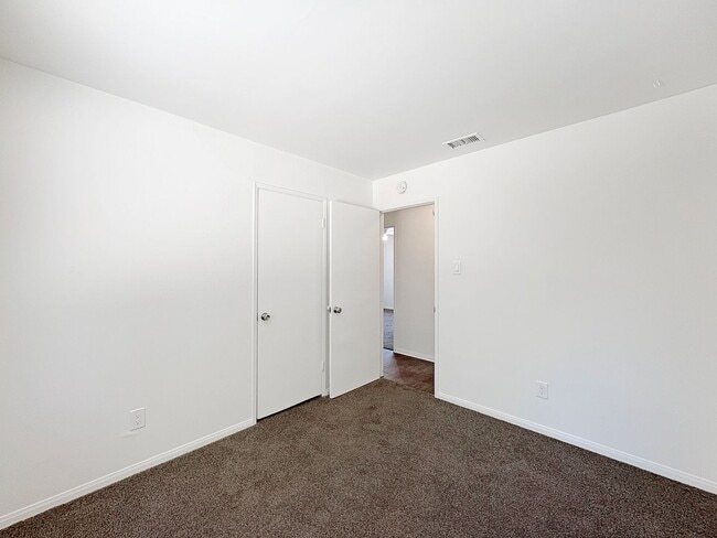 Building Photo - Spacious 4-Bedroom Retreat in the Heart of...