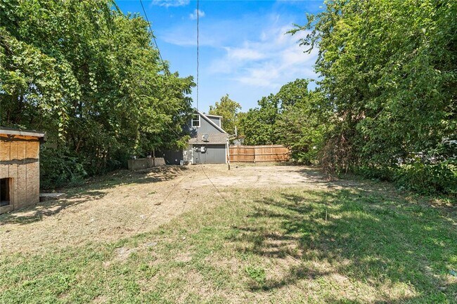 Building Photo - 2136 SW 23rd St