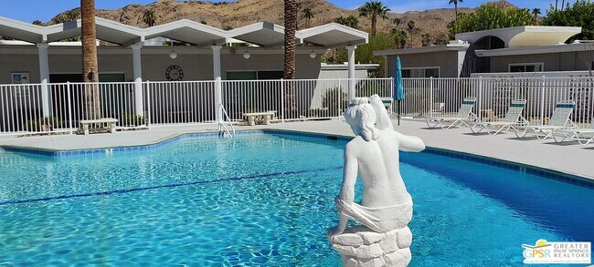 Building Photo - 2518 S Sierra Madre