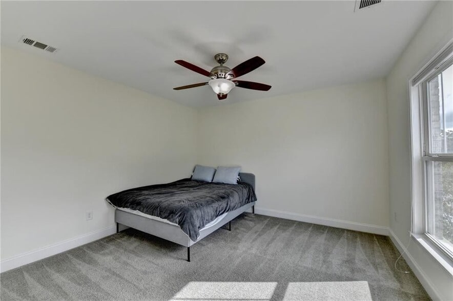 Building Photo - 1640 Primrose Park Rd