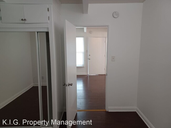 Building Photo - 1 br, 1 bath Apartment - 11903 - 11913 Van...