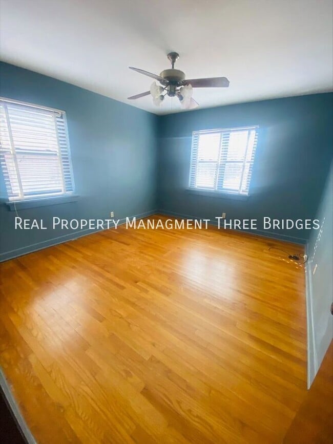 Building Photo - 3636 Eminence Blvd