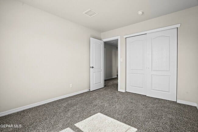 Building Photo - 12265 Desert Pine Ave