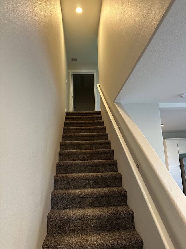Building Photo - New 3 Bed / 2.5 Bath Duplex! $250 Amazon G...