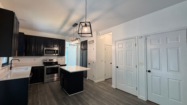 Building Photo - 4 Bedroom Colonial in Prince William County