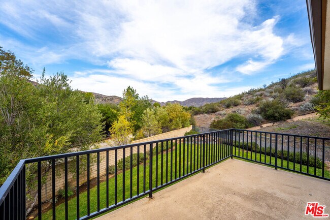 Building Photo - 1952 Hazel Nut Ct