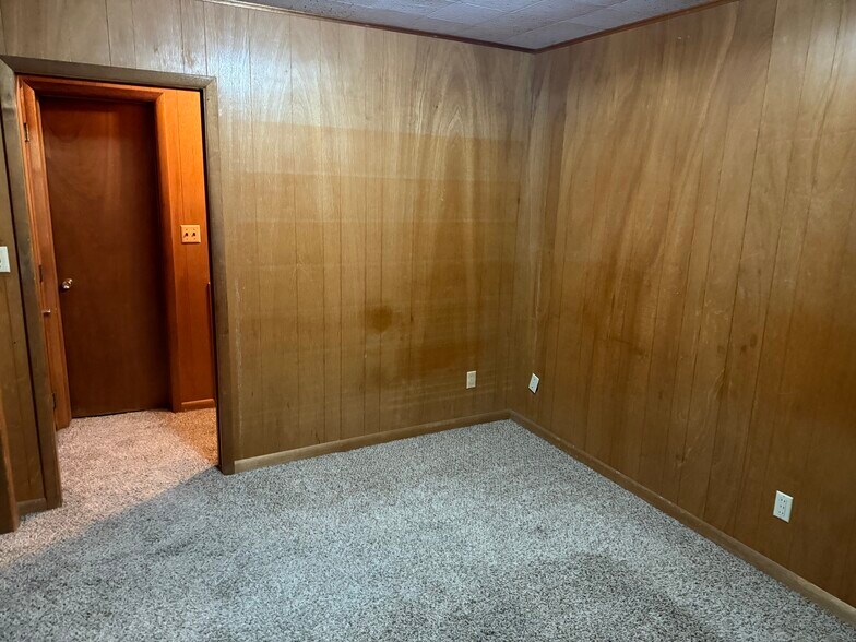 Building Photo - 210 27th St NE