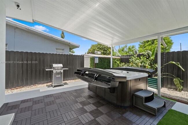 Building Photo - 4301 NW 4th St