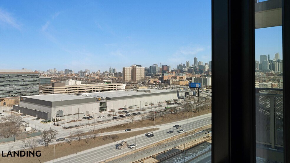 Building Photo - 513 S Damen Ave