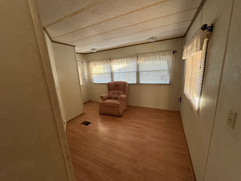 Building Photo - 115 Ells Country Estates