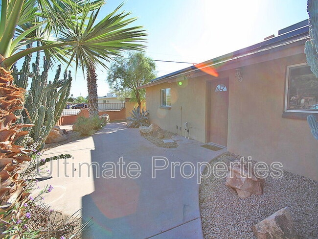 Building Photo - 1003 W Howe St