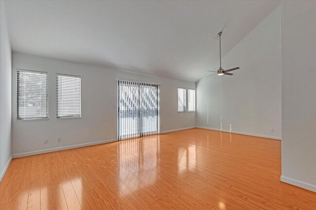 Building Photo - 181 Centre St