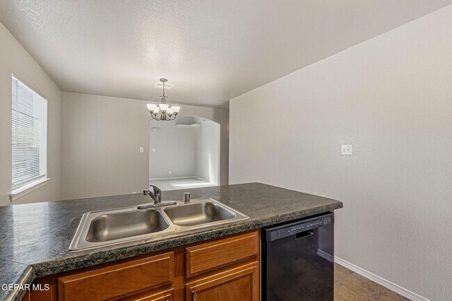 Building Photo - 2300 Glitter Point