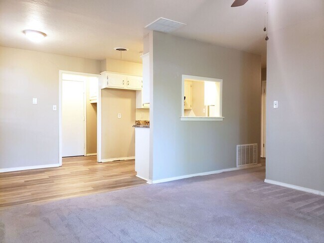 Building Photo - AVAILABLE NOW – $250 Off First Month’s Rent! Spacious 3 Bed Home Minutes from OU Campus